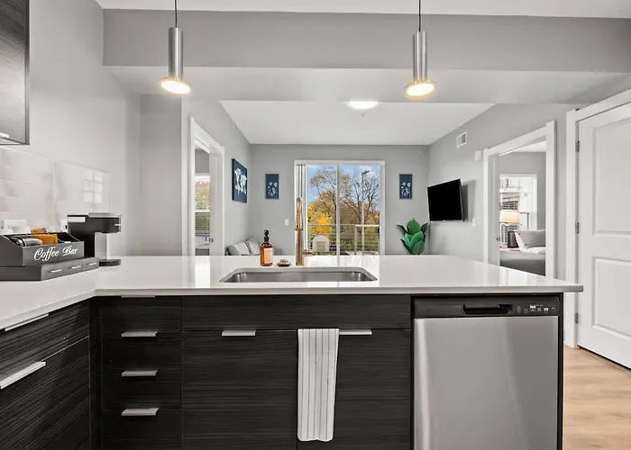 Modern Luxury In Near Downtown & Osu *